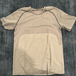Lululemon Men’s Medium Shirt